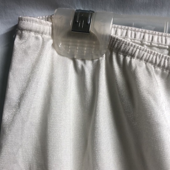 Girls size 12 very stretched out white lace trim mini slip - Picture 5 of 8